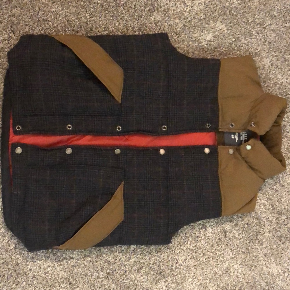 H&M “Mount Celestine” padded Vest size small